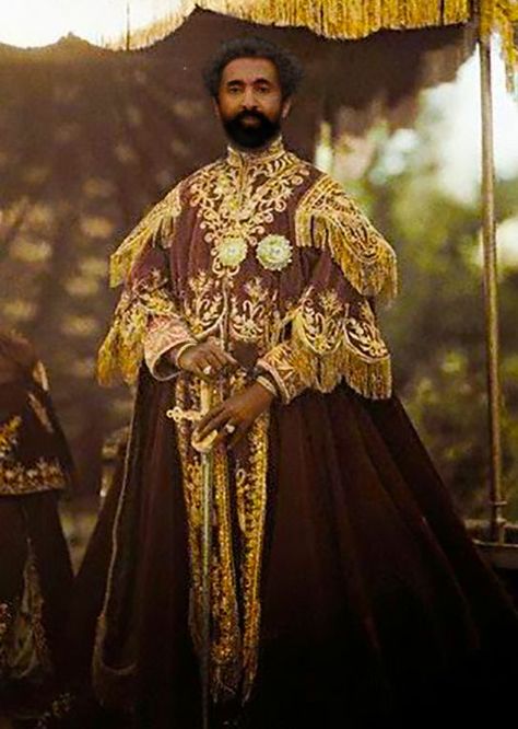 African Dictators, Rastafari Art, Emperor Haile Selassie, Jm Basquiat, African History Facts, African Women Painting, History Of Ethiopia, Rasta Clothes, Royalty Fashion