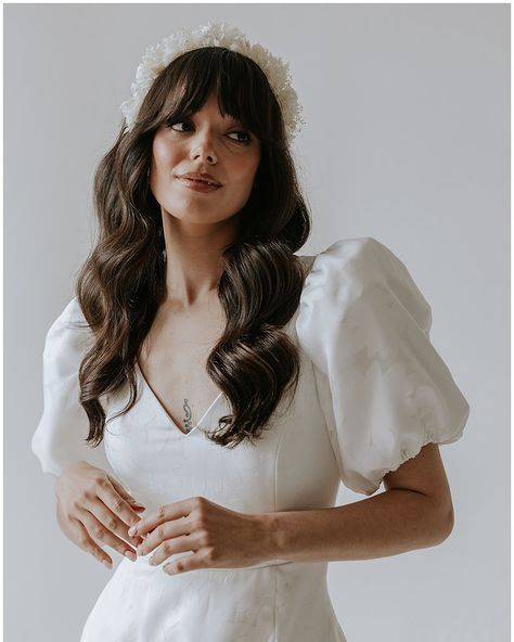 🤍 India 🤍 The India preserved flower crown is my best selling crown, packed with all white preserved roses, hydrangeas, ruscus and bunny tails it’s the perfect bridal crown regardless of season or colour scheme. Save her to your wedding planning folder as a reminder Dresses @shikobabride Photography @lucygweddings Make up @emilysewell_makeup Hair @laurenstylesbrides Accessories @lunaandwild Model @ellizabeth.anne #weddingflowercrown #bridalflowercrown #floralcrown #driedflowercrown #prese... White And Green Flower Crown, Cottagecore Flowercrown, White Flower Crown Wedding, Narcissus Bridal Crown, Flower Crown White, White Flower Crown, Bunny Tails, Bridal Flower Crown, Preserved Roses