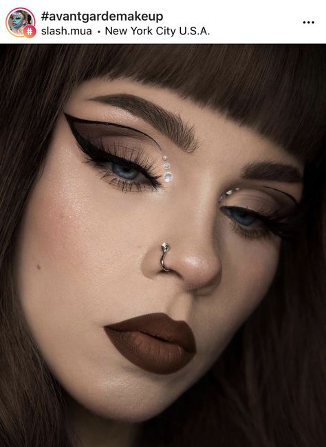 Edgy Smokey Eye Makeup, Art Eyeshadow Looks, Black Eyeshadow Looks Grunge, Grunge Glam Makeup Looks, Dark Color Makeup, Black Elegant Makeup, Goth Makeup Wedding, Mystical Eye Makeup, Alternative Eyeshadow Looks