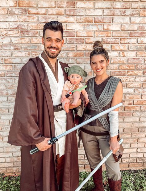 Starwars Family Halloween, Family Of 3 Star Wars Costume, Family Of 4 Star Wars Costumes, Family Costumes Starwars, Family Halloween Costumes Harry Potter, Family Star Wars Costumes With Baby, Family Costumes Star Wars, Family Halloween Costume Ideas For 3, Halloween Costumes Couple With Baby