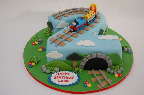 2nd Birthday Cake Boy, Thomas Birthday Cakes, Thomas Train Birthday, Thomas Birthday Parties, Decorating Table, Thomas The Train Birthday Party, Second Birthday Cakes, Train Birthday Cake, Cars Birthday Cake