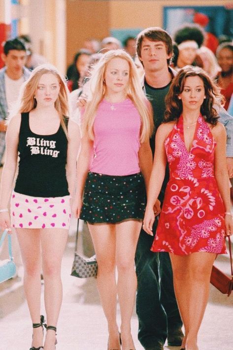 2000s Movie Fashion, Mean Girls Fashion, Y2k Pink Outfit, Aesthetic Account, Mean Girls Aesthetic, Mean Girls Outfits, 2000s Vibe, Mean Girls Movie, 2000s Girl