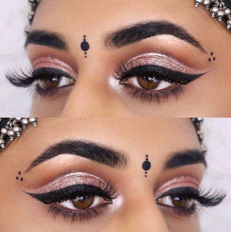 Navratri Eyeliner, Dance Eye Makeup, Smudged Liner, Hamel Patel, Makeup Rhinestones, Indian Eye Makeup, Navratri Look, Liquid Cat, Ethnic Makeup