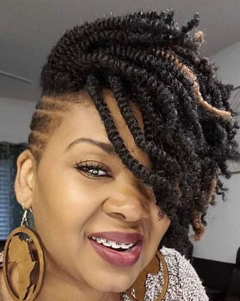 Cabello Afro Natural, Braids With Shaved Sides, Mohawk Styles, Shaved Side Hairstyles, Twisted Hair, Sew In Weave, Side Hairstyles, Mohawk Hairstyles, Shaved Sides