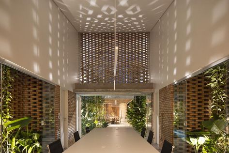 Architect Laurent Troost designs Tropical Shed in Manaus, Brazil, as an archaeology office and event space rolled into one Classical Building, Long Dining Table, Contemporary Office, Tall Ceilings, Row House, Ground Floor Plan, Sustainable Architecture, Architecture Photo, Indoor Outdoor Living