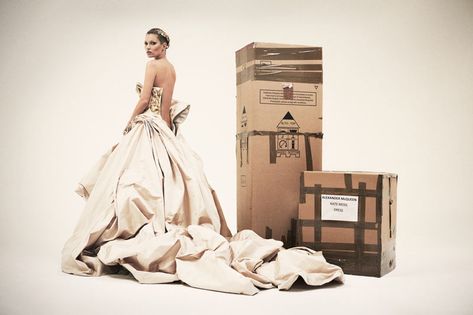 Kate Moss by Toby Knott Miss Moss, Robert Mapplethorpe, Vogue Uk, Kate Moss, Cardboard Box, A Dress, Fashion Sense, Karl Lagerfeld, Editorial Fashion