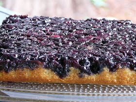 Thibeault's Table: Blueberry Upside Down Cake. This is my idea of heaven! And it's super easy too! Blueberry Upside Down Cake, Fancy Deserts, Cheese Pastries, Blueberry Desserts, Brownie Desserts, Blue Berry, Delectable Desserts, Cookie Time, Favorite Dessert