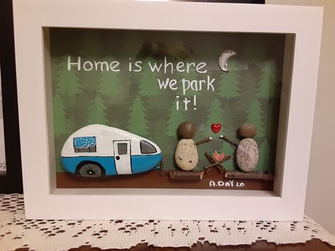 Camper Pebble Art, Pebble Art Camping, Pebble Crafts, Rock Pictures, Sea Glass Artwork, Stone Pictures Pebble Art, Sea Glass Art Projects, Seaglass Art, Pebble Art Family