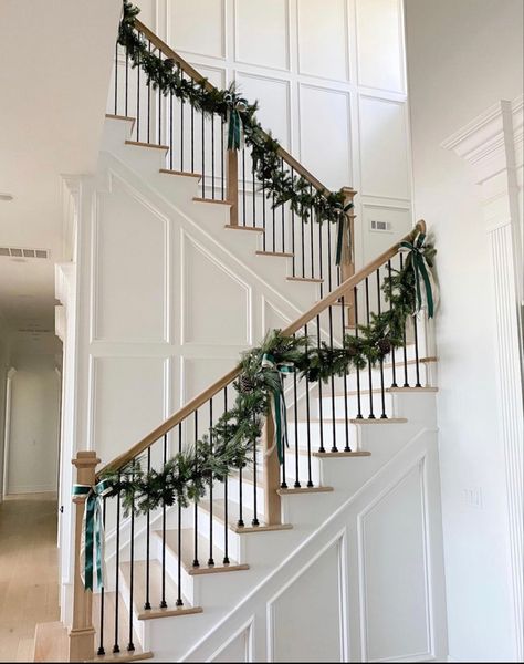 Stair Railing Ideas French Country, French Country Stair Banister, French Cottage Staircase, Modern Country Staircase, French Country Staircase Railing, French Farmhouse Staircase, Ballaster Stairs, European Farmhouse Staircase, French Country Stair Railing Ideas