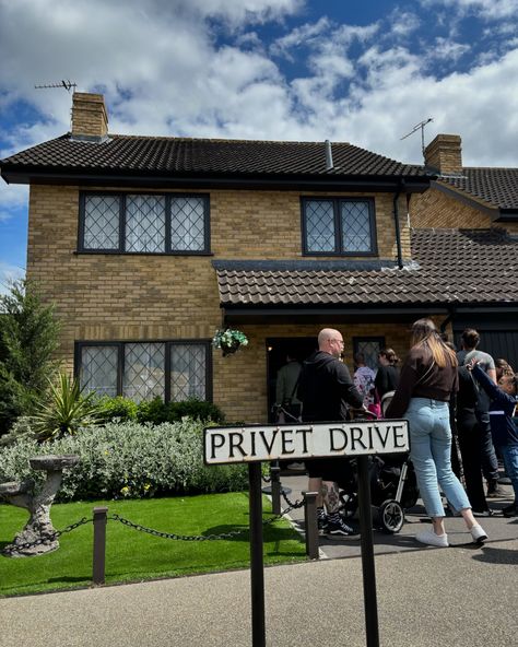 finally got my letter ⚯͛ Harry Potter Warner Bros Studio, Harry Potter World London, Leavesden Studios, Harry Potter Aesthetic Hogwarts, Travel Aesthetic London, Study Abroad Aesthetic, Harry Potter Studios London, Euro Summer Aesthetic, Aesthetic Hogwarts