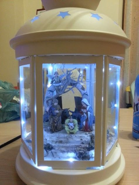 Christmas nativity in a Ikea Rotera lantern - Now if you replace Jesus & Co. with snowmen and pinetrees... ;) Ikea Lantern, Christmas Lantern Ideas, Ideas Decoracion Navidad, Block Candles, Lantern Ideas, Christmas Lantern, Ikea Hackers, Christmas Origami, Nativity Scenes