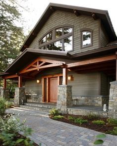 Cabin Exterior Colors, Mountain Home Exterior, Exterior Home Design, House Paint Color Combination, Green Exterior, Rustic Exterior, Stucco Homes, Craftsman Exterior, Cabin Exterior