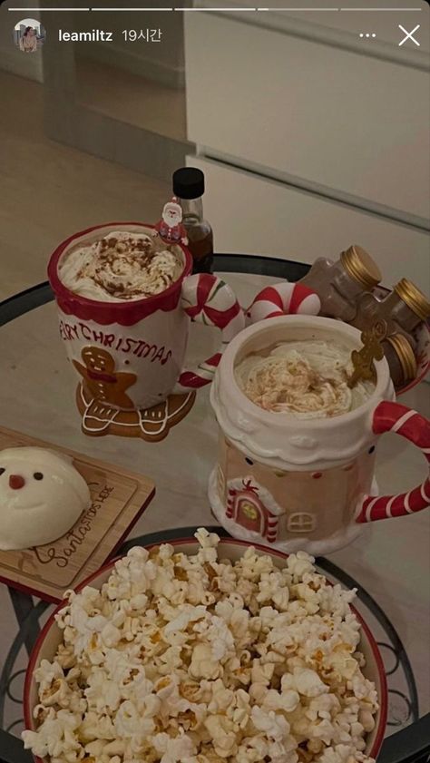 Christmas Movie Night, Christmas Date, Christmas Dreaming, Cosy Christmas, Christmas Feeling, Christmas Inspo, Warm Christmas, Christmas Wonderland, Christmas Night