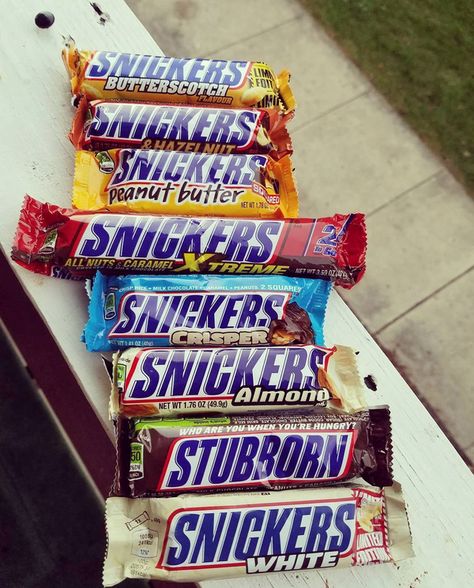 Snickers Chocolate Bar, Snickers Chocolate, Snickers Bar, Cream Candy, Chocolate Crunch, Sleepover Food, Junk Food Snacks, Healthy Drinks Smoothies, Cute Snacks