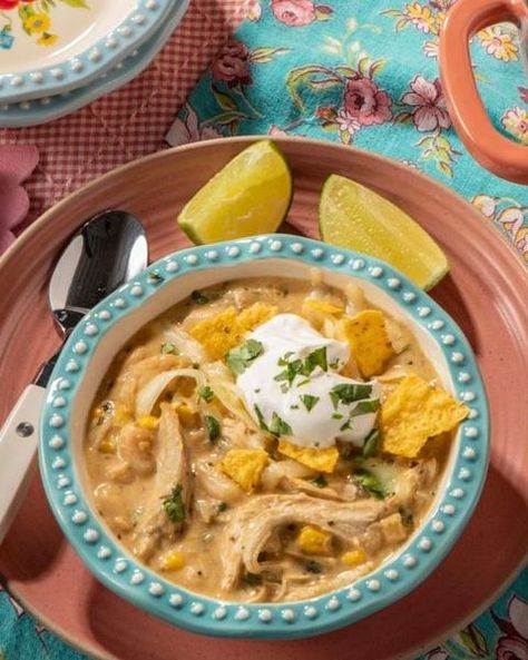 Chicken Chili Pioneer Woman, Pioneer Woman White Chicken Chili, Chili Pioneer Woman, White Chicken Chili Pioneer Woman, Fall Chicken Recipes, Homemade Breakfast Sausage Recipe, Hearty Chili Recipe, Chicken Gnocchi Soup Recipe, Tailgate Recipes