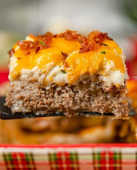 ground beef casserole recipes loaded mashed potato meatloaf casserole Mashed Potato Meatloaf, Easy Kid Friendly Casseroles, Potato Meatloaf Casserole, Loaded Meatloaf, Meatloaf And Mashed Potatoes, Meatloaf Casserole, Leftover Meatloaf, Beef Meatloaf, Mashed Potato Casserole