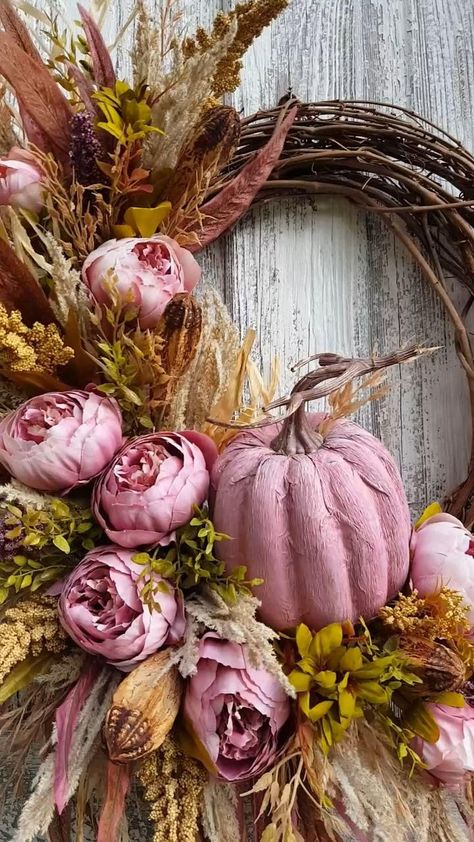 Decoration Video, Classic Decoration, Fall Decor Wreaths, Fall Deco Mesh, Fall Pumpkin Crafts, Fall Decor Diy Crafts, Fall Thanksgiving Wreaths, Front Porch Christmas Decor Ideas, Porch Christmas Decor Ideas