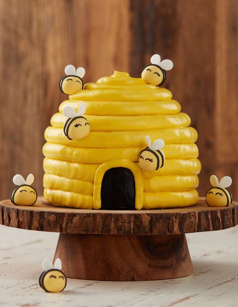 Babee Shower Cake – Rosanna Pansino Hive Cake, Fondant Fancies, Bee Hive Cake, Bee Birthday Cake, Bumble Bee Cake, Rodjendanske Torte, Rosanna Pansino, Whiskey Cake, Bee Birthday Party