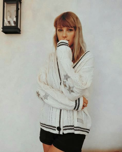 Folklore Era, Folklore Fashion, About Taylor Swift, Taylor Swift Folklore, Mad Women, Taylor Swift Outfits, Taylor Swift Album, Taylor Swift Wallpaper, Swift 3