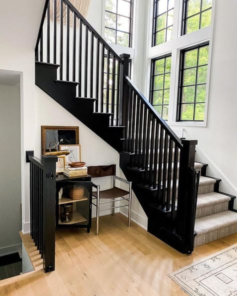 Black Painted Stairs, Black Stair Railing, Black Staircase, Railing Designs, Black Stairs, Painted Staircases, Diy Staircase, House Staircase, Staircase Ideas