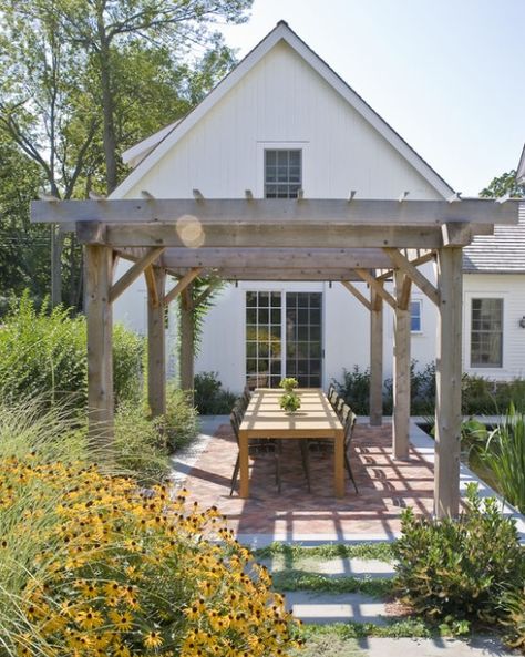 Farmhouse Patio, Pergola Design, Farmhouse Landscaping, Backyard Pergola, Pergola Kits, Pergola Plans, Pergola Patio, Farmhouse Exterior, Pergola Designs