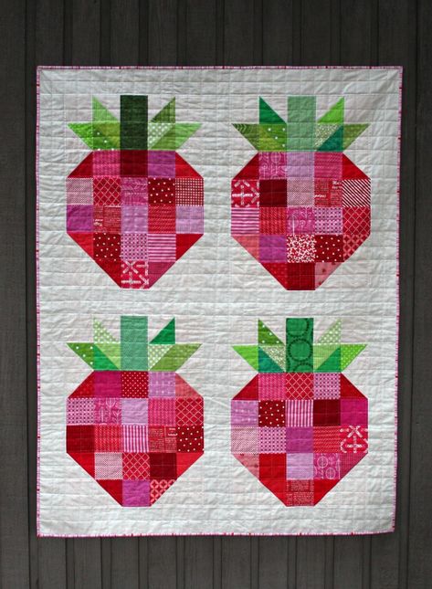 A Quilter's Table: Strawberry Love Strawberry Quilt Block Free Pattern, Whimsical Quilts, Strawberry Quilt, Quilt Runners, Strawberry Love, Fun Quilts, Colchas Quilting, Pixel Quilting, Patchwork Ideas