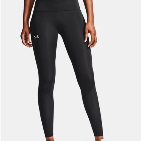 Black Leggings With A Tight Waist And The Under Armour Logo On The Top Corner Volleyball Necessities, Basketball Leggings, Black Volleyball, Volleyball Leggings, Club Volleyball, Best Volleyball Shoes, Volleyball Uniforms, Under Armour Outfits, Grey Yoga Pants