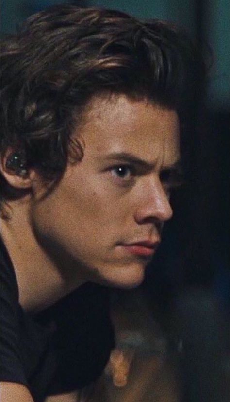 Harry Styles Live Wallpaper, Harry Styles Kiss, Harry Styles Kissing, Braces Off, Harry Styles Live, Harry Styles Wallpaper, Harry Styles Pictures, Harry Styles Photos, Mr Style