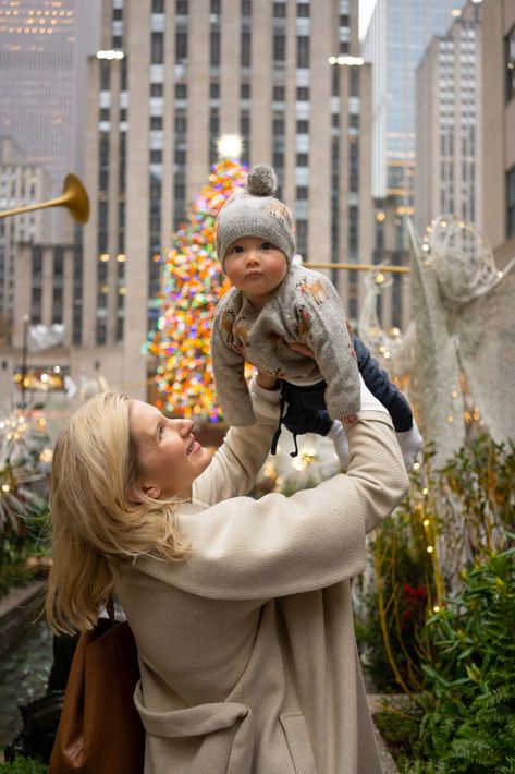 Our Holiday Trip To New York City! - Ashley Brooke | Lifestyle Blog Travel With Baby, New York Christmas Tree, New York City Christmas, Trip To New York City, How To Pop Ears, Christmas Family Photoshoot, York Christmas, Christmas Tree Pictures, City Christmas