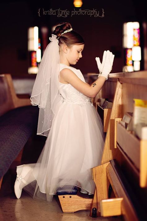 First Communion Picture Ideas, 1st Communion Picture Ideas, First Communion Photoshoot, First Communion Photo Ideas, Communion Photoshoot, Communion Pictures, Communion Photos, First Communion Portraits, Holy Communion Photoshoot