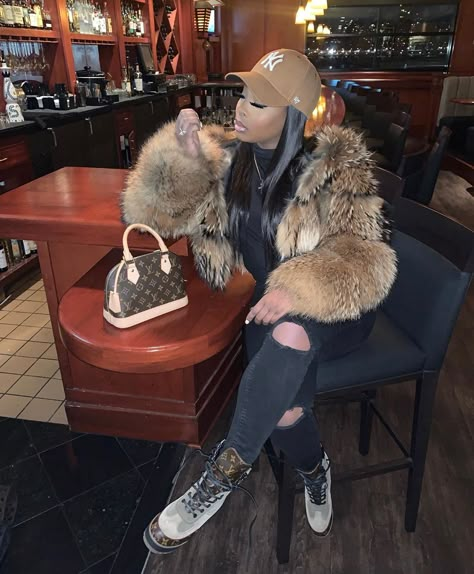 RESE 👑 on Instagram: “Good girl, turned her into a savage 😈 .  Fur - @pieldafeen use my code Resemua for $$ off” Fly Winter Outfits, Baddie Winter Outfits Cold, Winter Outfits Black, Baddie Winter Outfits, Millennials Fashion, Winter Outfits Cold, Swag Outfits For Girls, Looks Black, Winter Fits