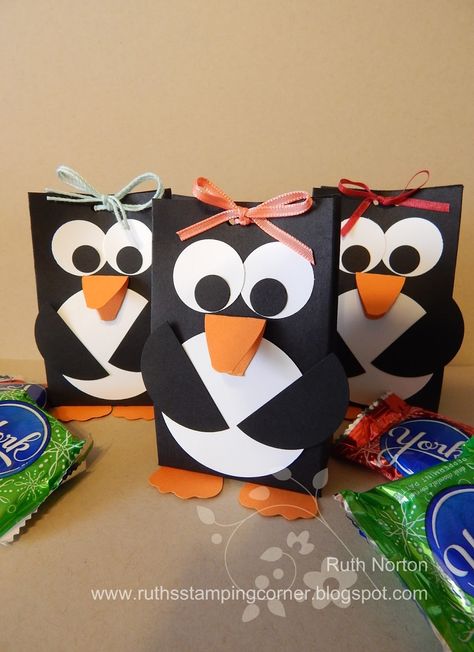 These penguin boxes are toooooo cute!  I love them so much!! Plus they're super easy to make it's a win win win!  I filled the penguins wi... Penguin Christmas Wrapping Ideas, Penguin Gift Wrapping Ideas, Penguin Wrapping Ideas, Penguin Gift Ideas, Diy Penguin, Diy Party Bags, Penguin Birthday Party, Christmas Treats Holders, Crafts Spring