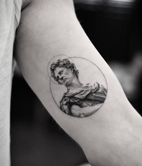 Single needle Julius Caesar tattoo on the left inner arm. Tattoo Planets, Apollo Tattoo, Cardinal Tattoo, Tattoo Dotwork, Band Tattoos, Kunst Tattoos, Tattoo Magazine, Inspired Tattoos, Tattoo Convention