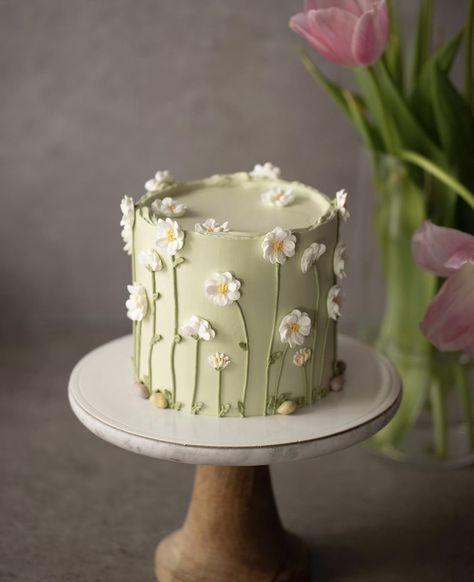 Wildflower Cake, Tårta Design, Cake Designs For Girl, 25th Birthday Cakes, Cake With Flowers, Daisy Cakes, Elegant Birthday Cakes, Homemade Birthday Cakes, Green Cake