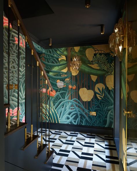 A London pied-à-terre is the dream for many, but for the owners of this chic boutique hotel style apartment, it initially held little lustre. The owners, a professional couple whose main home was outside the city, wanted a stylish bolthole for their nights out in the capital and enlisted Naomi Astley Clarke (@naomiastleyclarke), known for her vibrant, maximalist interiors, to breathe some glamour into the apartment. “As it was for occasional use, they wanted it to feel special, like a room ... Vibrant Maximalist, Boutique Hotel Style, Hotel Penthouse, Boutique Hotels Interiors, Small Boutique Hotels, Style Apartment, Maximalist Interior, New Staircase, Scenic Wallpaper