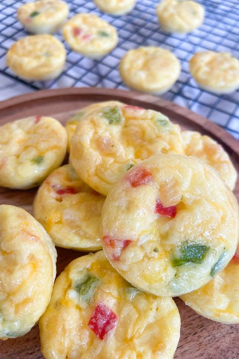 Egg Bites Blw, Easy Egg Bite Recipes, Egg Bites Toddler, Baby Bites Food, Blw Egg Bites, Feeding Little Bellies, Baby Led Weaning Egg Bites, Egg Bites For Babies, Egg Bites For Toddlers