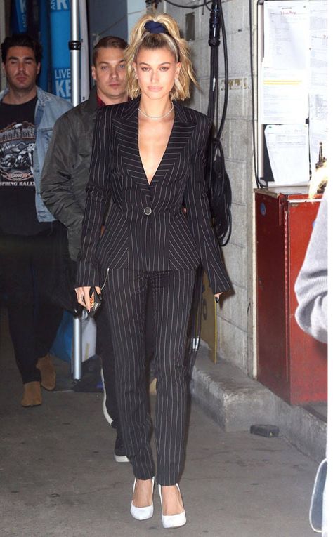 Pinstripe Suit Women, Hailey Baldwin Street Style, Woman In Suit, Hailey Baldwin Style, Striped Suit, Business Chic, Woman Suit Fashion, Pinstripe Suit, Thierry Mugler