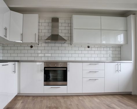 IKEA Ringhult kitchen in gloss white. Ikea White Kitchen Cabinets, Ringhult Kitchen, Voxtorp Ikea, Ikea Ringhult, White Ikea Kitchen, Ikea 2015, Grey Kitchen Walls, White Gloss Kitchen, Ikea Kitchen Remodel