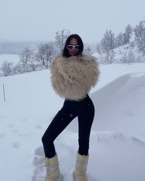 Apri Ski Party Outfit, Apri Ski Outfit, Kari Traa Outfit, 80s In Aspen, Stargirl Style, Snow Poses, Snow Boots Outfit, Chalet Girl, Ski Fits