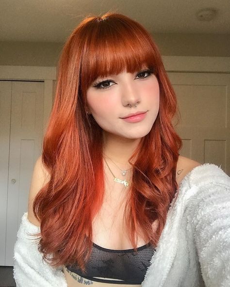 Red Hair With Bangs, Red Hair Inspo, Red Hair Woman, Ginger Hair Color, Dye Ideas, Extension Hair, Mia 3, Edgy Hair, Redhead Beauty