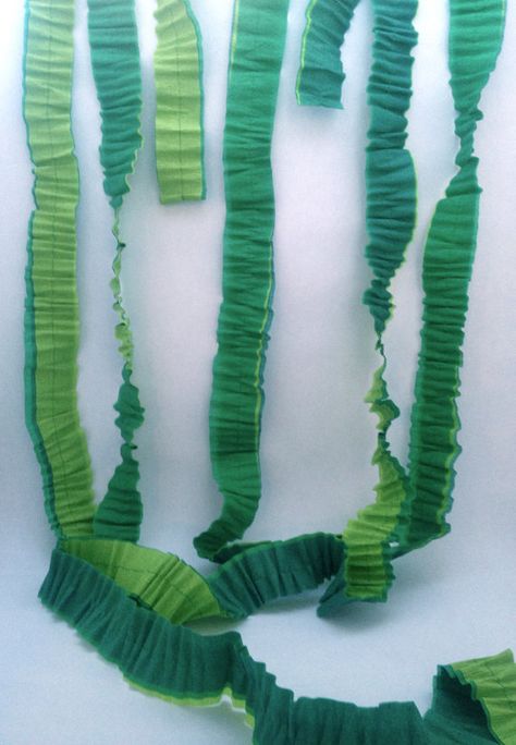 Mermaid Party Decoration: Seaweed Seaweed Streamers, Diy Seaweed, Paper Seaweed, Dolphin Birthday Parties, Submerged Vbs, Evil Mermaids, Mermaid Pool Parties, Sea Cake, Mermaid Theme Birthday Party