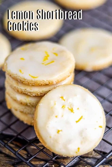 Easy Shortbread, Recipe With Lemon, Shortbread Cookies Easy, Lemon Shortbread, Lemon Shortbread Cookies, Lemon Cookie, Easy Easter Desserts, Lemon Cookies Recipes, Shortbread Recipe