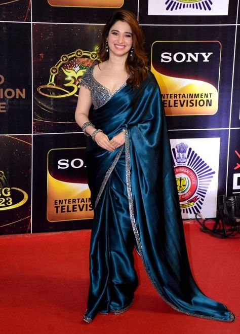 Red Carpet Event *Everyone* Turned Up For - Rediff.com movies Aesthetic Saree, Saree Plain, Salwar Suit Neck Designs, Mumbai Police, Styling Clothes, Cardboard Recycling, Celebrity Actress, Western Dresses For Women, Saree Blouse Styles