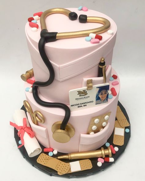 Nursing Graduation Cakes, Nurse Grad Parties, Nurse Graduation Party Decorations, Medical Cake, Nursing School Graduation Pictures, Nursing School Graduation Party, Doctor Cake, Nursing Cake, Graduation Party Cake