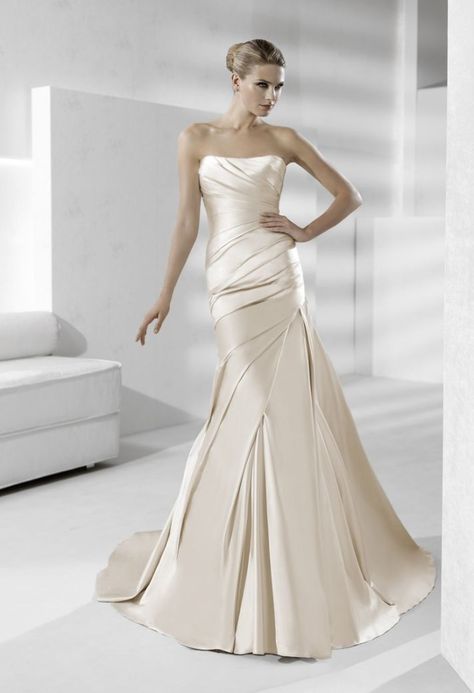 OMG!!!!! La Sposa Fanal in "oyster colour". Freakin' glamorous. ...$1375-ish in stores. Strapless Wedding Dress Mermaid, Satin Mermaid Wedding Dress, Wedding Dress Necklace, Silk Wedding Dress, Wedding Gowns Mermaid, Used Wedding Dresses, A Wedding Dress, Satin Wedding Dress, Silk Wedding