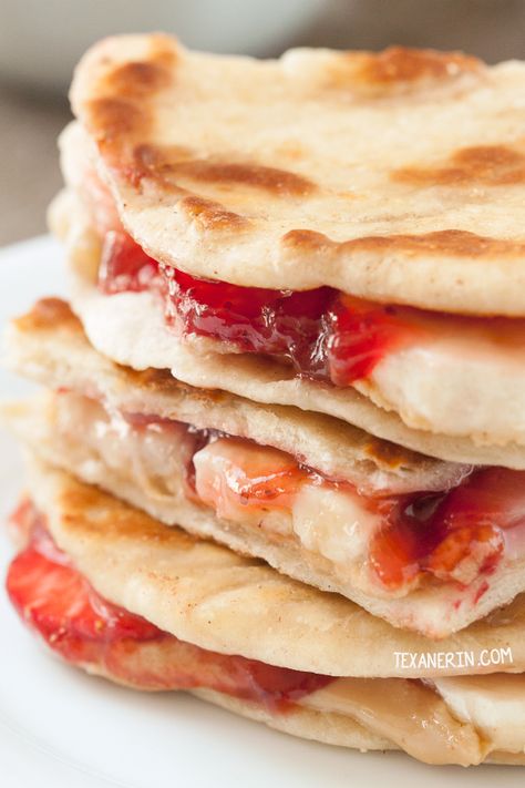 Banana Quesadilla, Peanut Butter Strawberry, Top Dinner Recipes, Strawberry And Banana, Healthy Recipes Clean, Diner Recipes, Healthy Recipes On A Budget, Quesadilla Recipes, Lunch Recipes Healthy