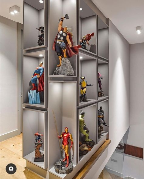 Lego Collection Display Ideas, Toy Display Shelves, Figurine Display Ideas, Collectors Room Ideas, Toy Collection Room, Toy Collection Display, Geek Room, Display Room, Nerd Room