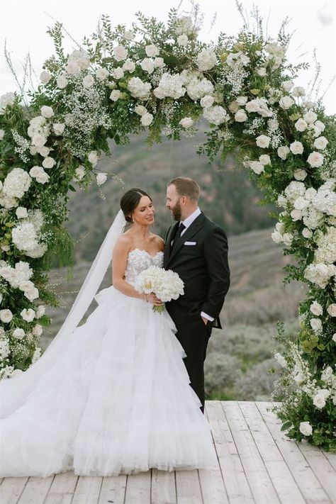 White Rose Alter Wedding Arches, Classic Wedding Altar, Timeless Wedding Arch, White Columns Wedding Ceremony, Altar Florals Wedding, Wedding Venue Flowers Decor, Floral Arches For Weddings, Elegant Wedding Arch Ideas, Wedding Ceremony Flower Arch