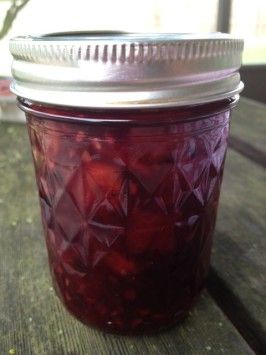 as usual I didn't follow the recipe exactly...I added basil and cinnamon, and halved the amount of sugar. Otherwise proceed as advised. Canning Berries, Blackberry Jam Recipe, Blackberry Peach, Peach Jello, Canning Granny, Blackberry Jam Recipes, Peach Preserves, Blackberry Recipes, Canning Jam