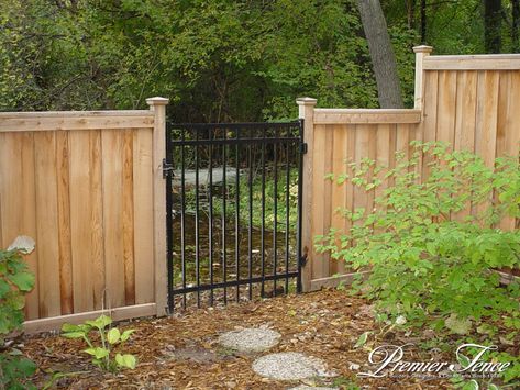 Aluminum Gates, Metal Gates Design, Fence Metal, Wood Privacy Fence, Wood Fence Design, Pool Fencing, Side Yard Landscaping, Metal Gate, Aluminium Gates